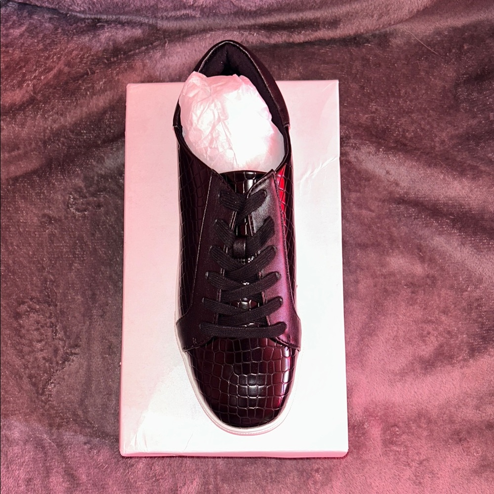 Katy Perry Collections Black Crocodile Textured Womens Sneakers - Picture 2 of 6